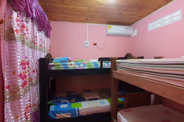 Cama en dormitorio compartido 4 personas