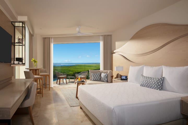 Allure junior suite king with lagoon view