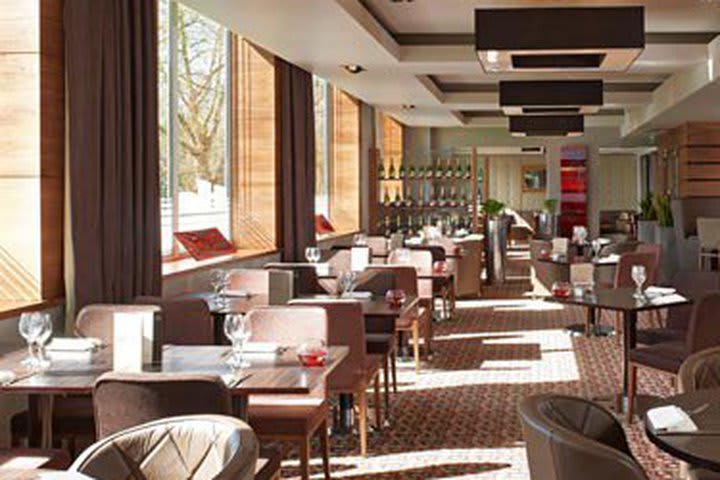 Disfruta tus comidas en el restaurante del Thistle Kensington Gardens Hotel