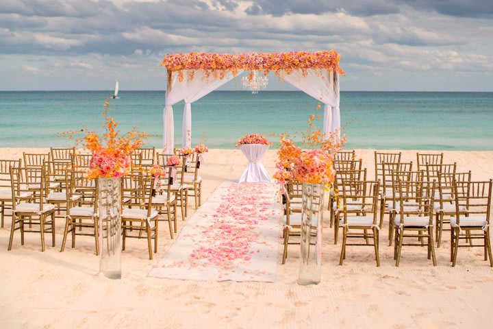 El área de la playa es ideal para realizar bodas