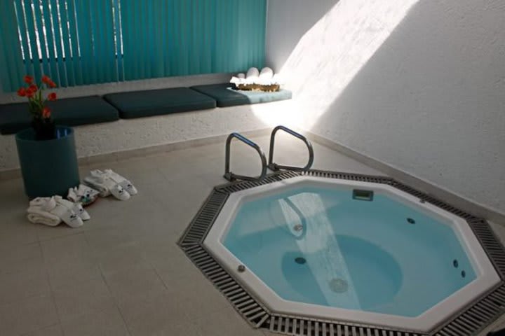 Jacuzzi ubicado en el gimnasio