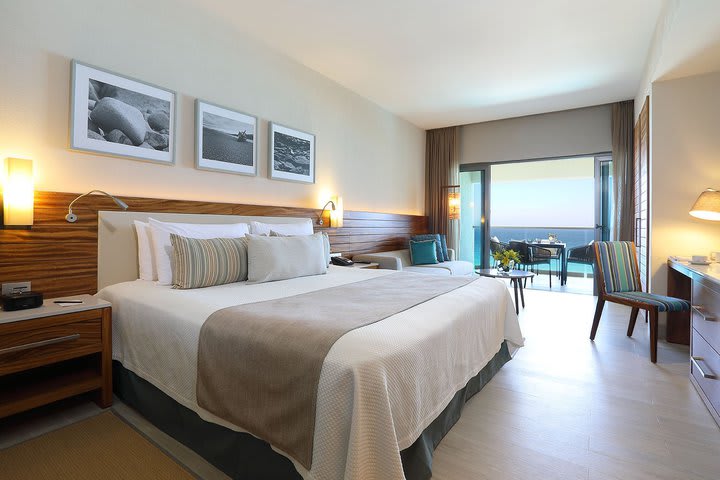 Suite de lujo king vista parcial al mar