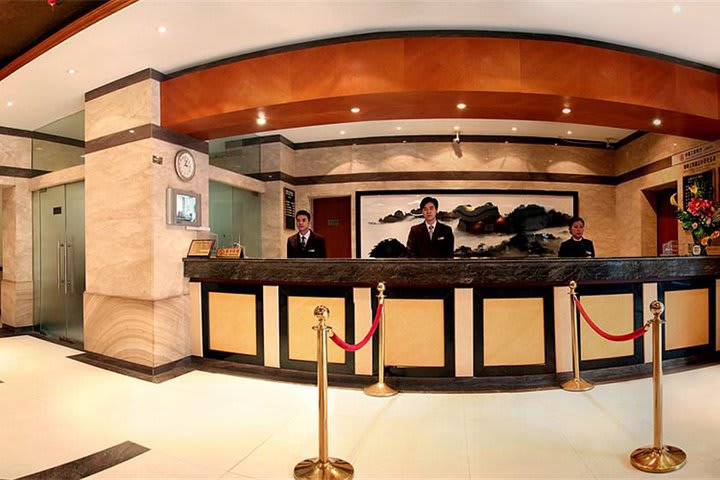 Recepción del hotel Rayfont Shanghai Hotel & Apartment cerca del parque Zhongshan