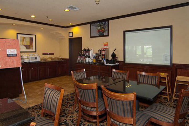 Breakfast area at the Comfort Inn & Suites San Antonio Airport