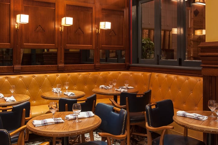 Interior del restaurante en The Standard East Village Hotel en Nueva York