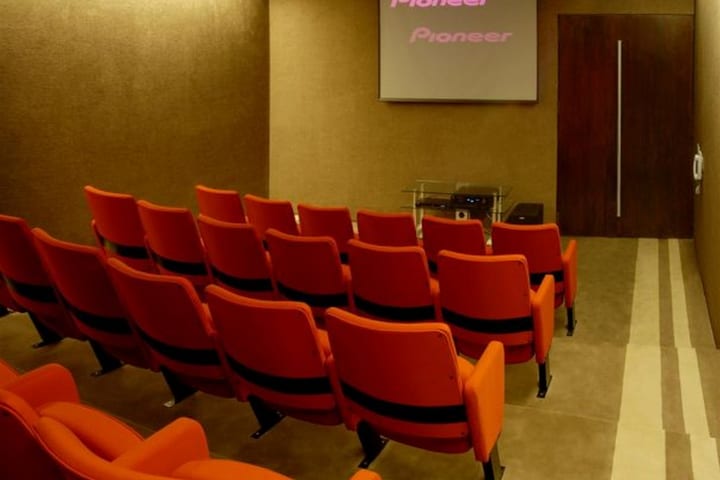 Sala de cine en Dazzler Flats Quartier Basavilbaso, hotel en Buenos Aires