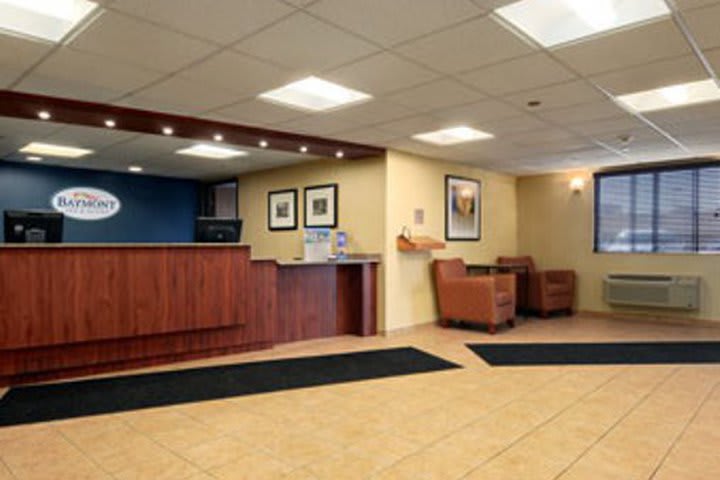 Front desk at the Baymont Inn & Suites O'Hare business hotel in Elk Grove Village