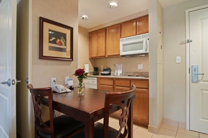 Las suites en el hotel Homewood Suites - UCF Area en Orlando cuentan con cocina equipada