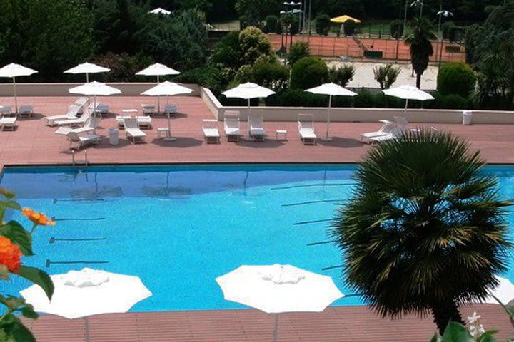 Pool and sun terrace at Atahotel Villa Pamphili