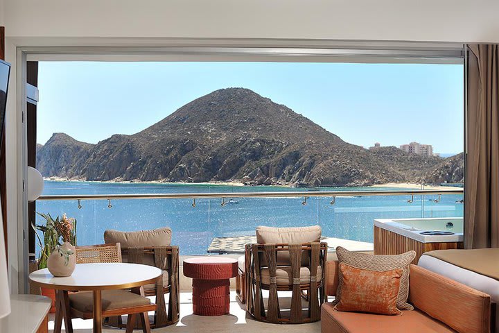 Img - Infinity king ocean view with hot tub