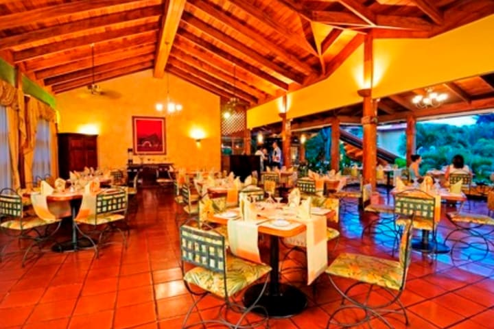 Mambi restaurant with Costa Rican and international specialties