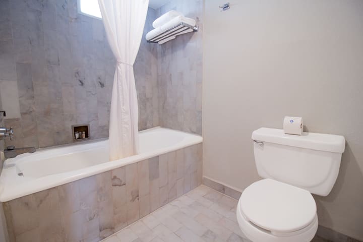 Baño privado de una habitación Suite