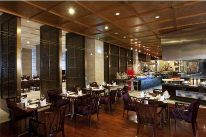 Disfruta tus comidas en el restaurante del Holiday Inn Central Plaza Beijing