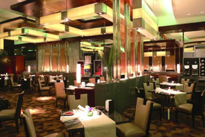 Restaurante Garden Court en el Hua Ting Hotel & Towers