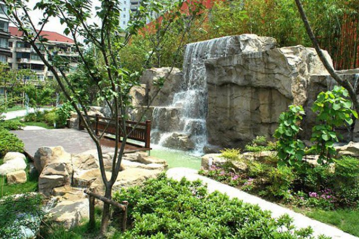 Courtyard at the Howard Johnson All Suites Hotel Shanghai