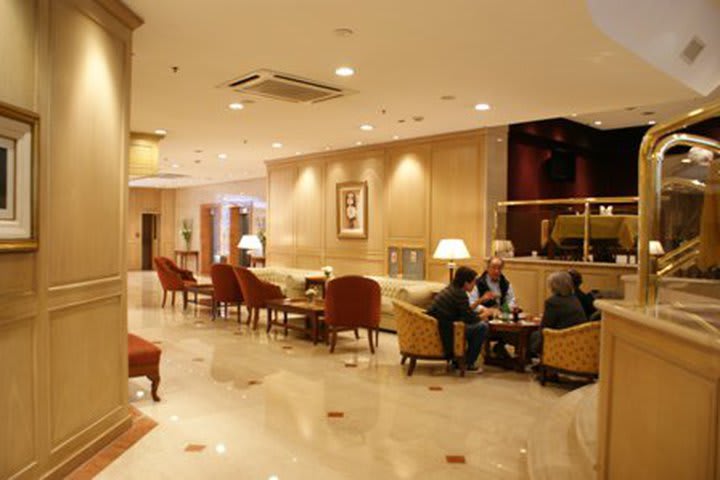 Americas Towers Hotel cuenta con un lobby bar