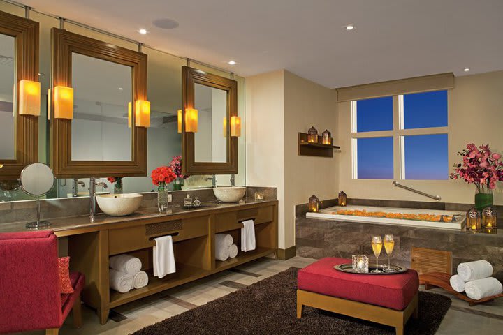 Large bathroom in a presidential suite