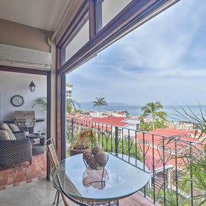 Resort Condo w/ Pool Access & Pacific Ocean Views!