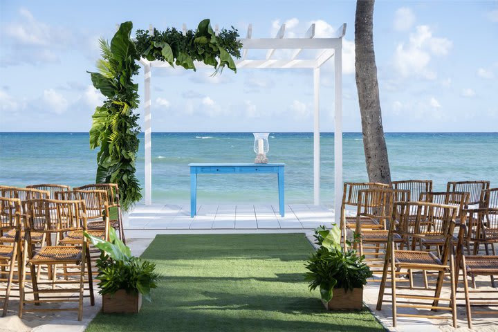 Weddings in front of the sea