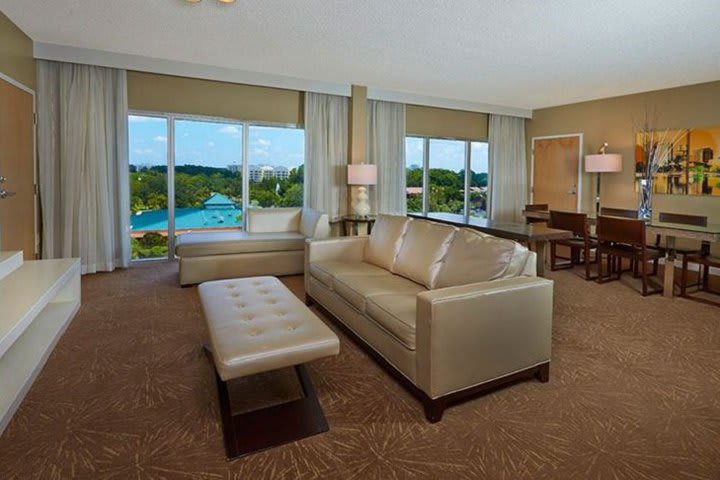 Sitting area in the presidential suite