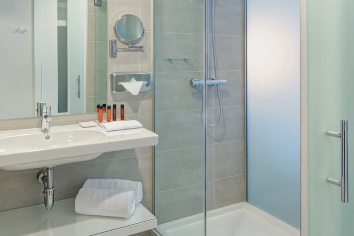 Private guest bathroom with shower