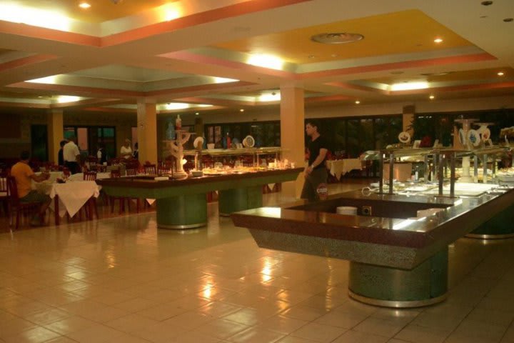 Restaurant with buffet service