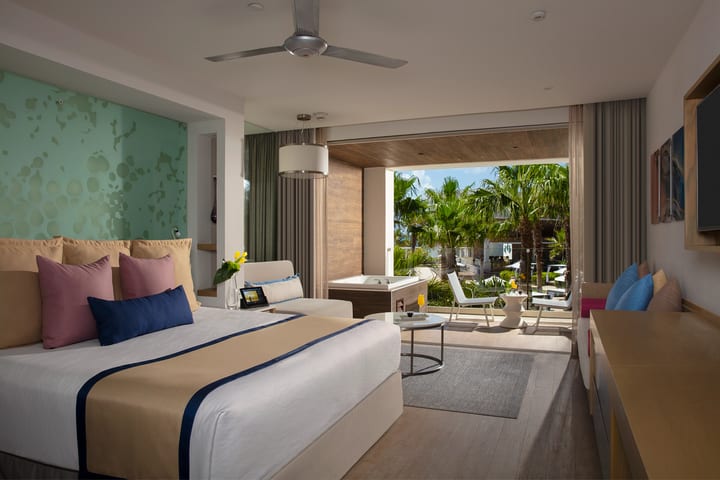 Preferred Club Junior Suite Tropical View King