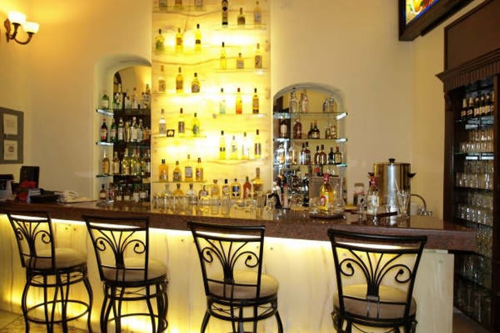 Disfruta tu bebida favorita en el bar del hotel Gran Real Yucatán en Mérida