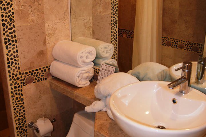 Guest bathroom at the Villamar Princesa Suites hotel in Acapulco