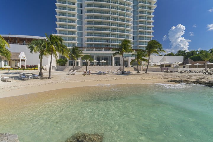 Hotel frente al mar