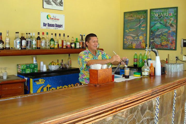 El bar ofrece bebidas nacionales