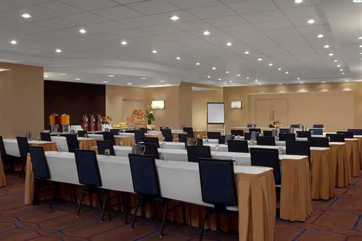 The Doubletree Metropolitan Hotel ofrece varios salones para eventos