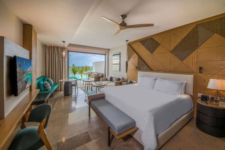 Junior suite with partial ocean view