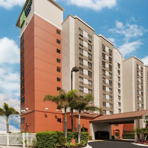 Holiday Inn Express & Suites Nearest Universal Orlando, an IHG Hotel