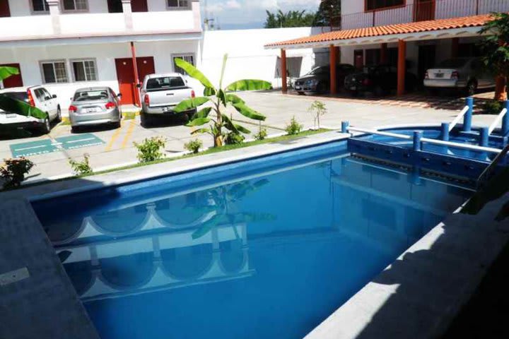 Piscina y áreas comunes