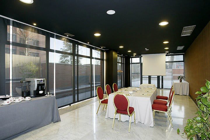 Salón de eventos en el High Tech  Aeropuerto, hotel en Madrid