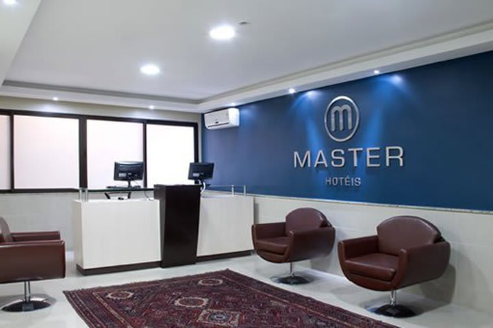 Recepción del Master Bordini's Residence, hotel en Porto Alegre