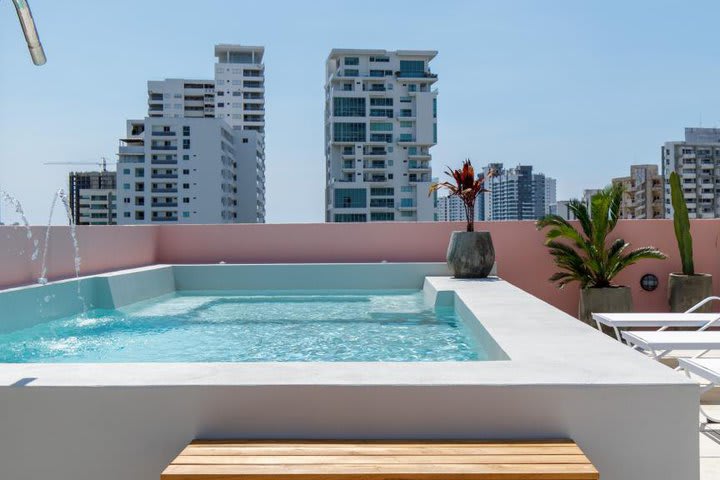 Jacuzzi en la terraza de la azotea