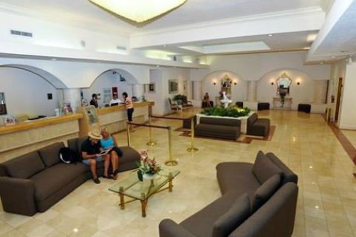 Lobby del hotel Crystal Beach Suites en Miami Beach