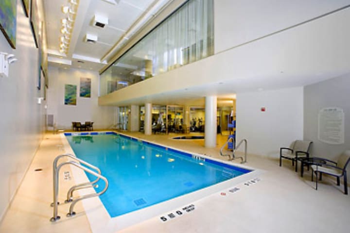 Indoor pool at the Courtyard New York Manhattan - Upper East Side hotel