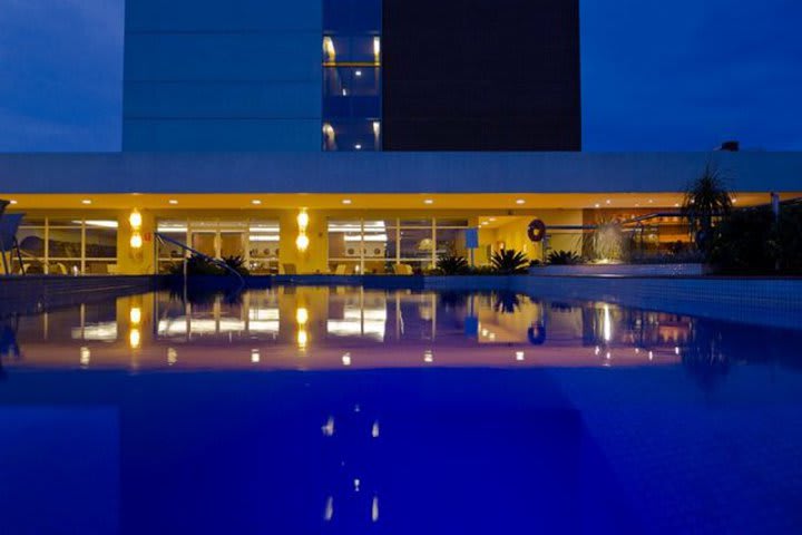 Swimming pool at Caesar Business Amazonas, hotel in Manaus