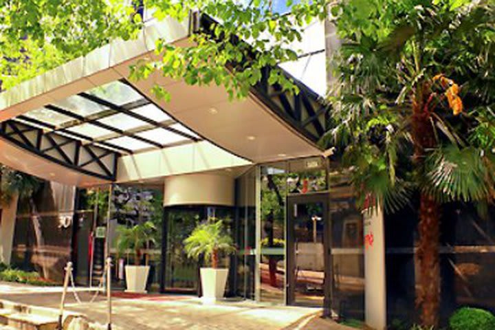 Entrance to the Mercure Manhattan hotel in Porto Alegre