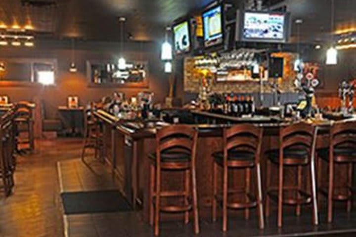 Bar del hotel Travelodge cerca del aeropuerto de Toronto