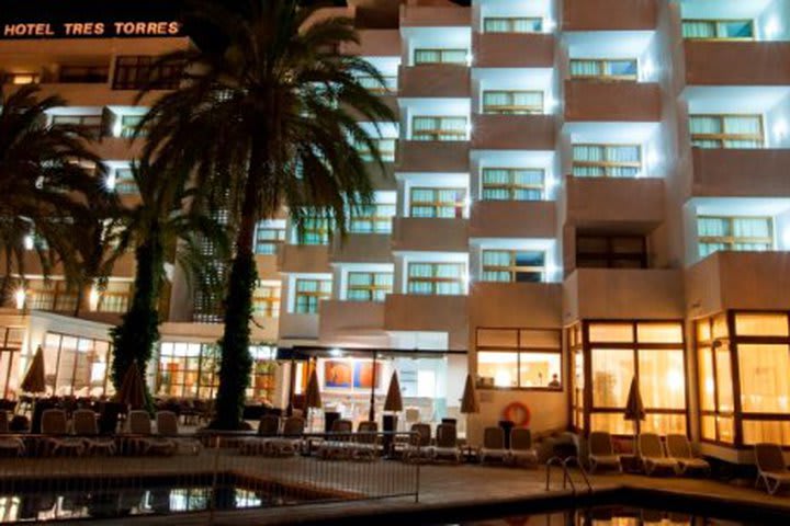 Exterior del Hotel Tres Torres en Santa Eulalia del Río