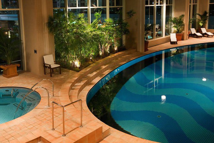 Pool and indoor Jacuzzi at Hotel Nikko Tokyo