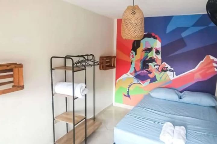 Freddy Mercury guest room