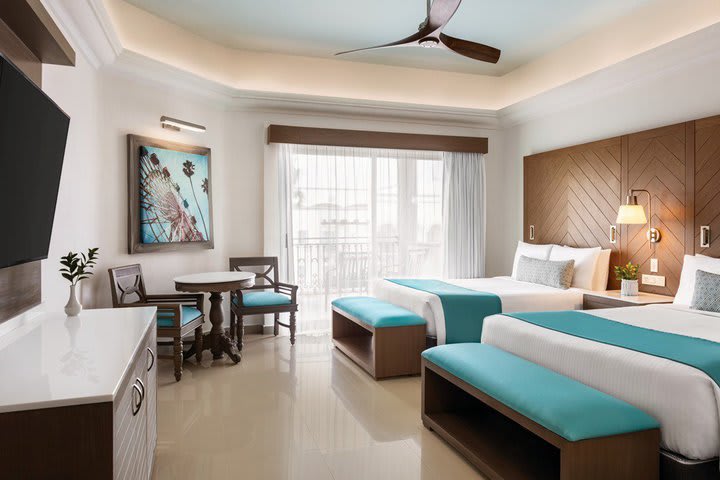 Junior suite with 2 queen size beds