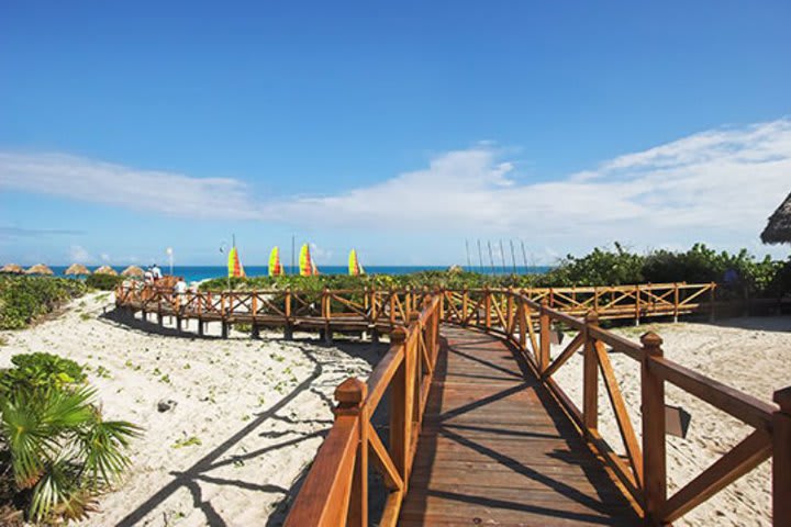 Puente en la playa