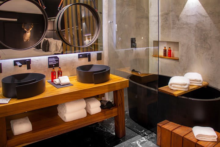 Baño de una suite Scabal