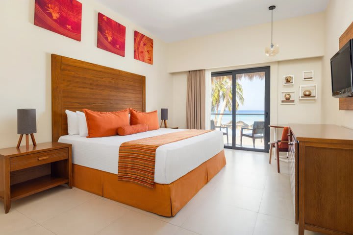 Deluxe king guest room with ocean view